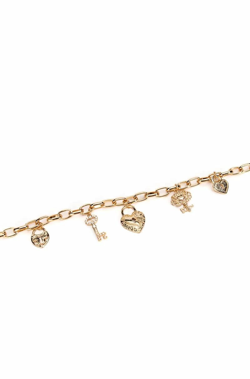 LOCKED DOWN CHARM CHAIN NECKLACE - Image 2